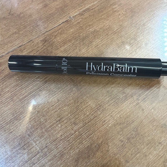New Doll 10 Hydrabalm Concealer Medium - Picture 3 of 3